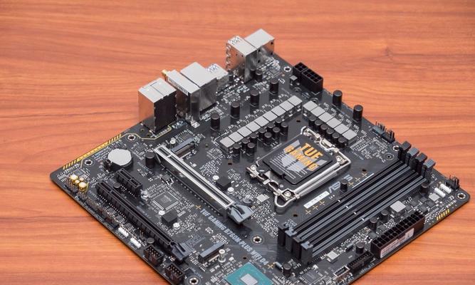 华硕TUF系列的定位是什么？与其他品牌相比如何？