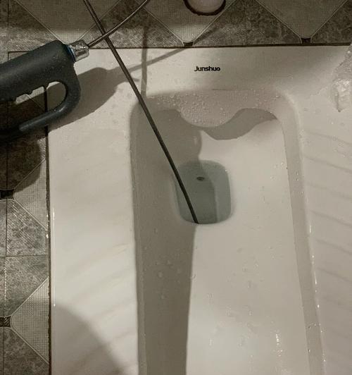 蹲厕堵了还缓慢下水怎么办？有效解决方法有哪些？