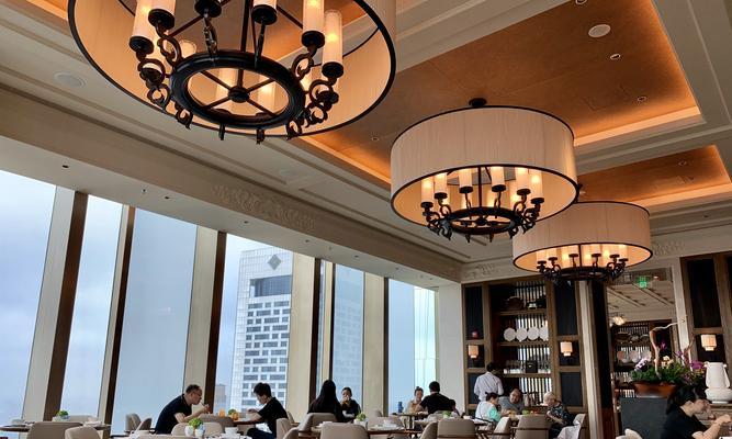 德基餐厅使用的投影仪软件是什么？特点有哪些？