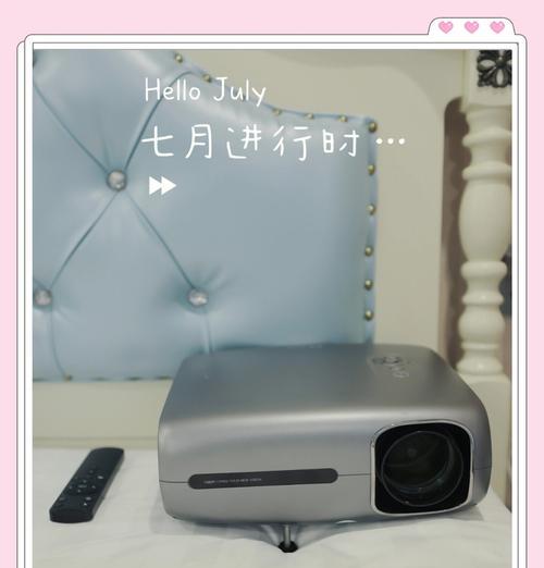 如何在白墙上正确使用投影仪？