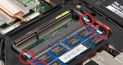 电脑内存卡槽清洁方法是什么？