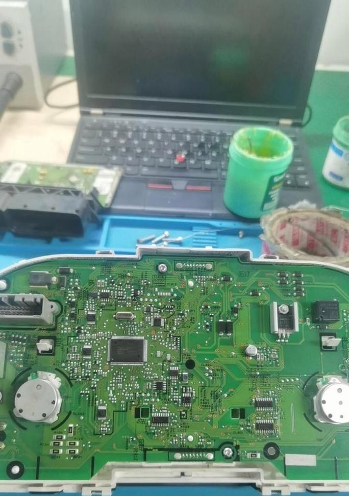 电脑黑屏后花屏是什么原因？