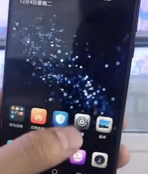 手机拍照怎么糊一点就黑了？拍照时出现黑屏如何解决？