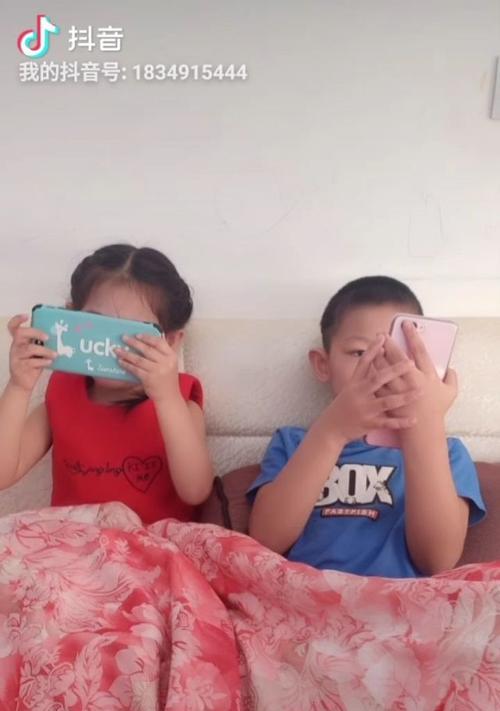 拍照时偷翻他人手机是否违法？如何处理这种情况？