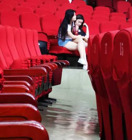 如何用手机控制礼堂高清摄像机拍照？操作步骤是什么？