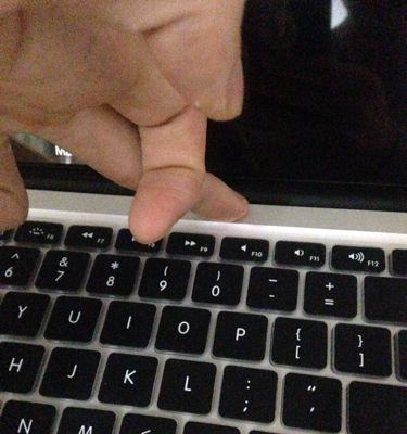 笔记本电脑震动漏电的原因是什么？如何解决？
