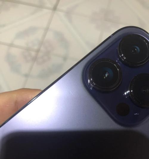苹果手机拍照出现小瑕疵的原因是什么？