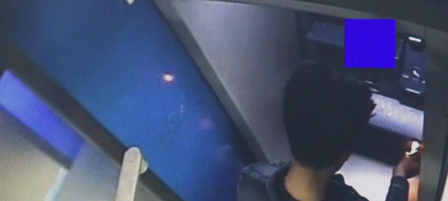 电脑板撬刀敲击声大的原因及解决方法？