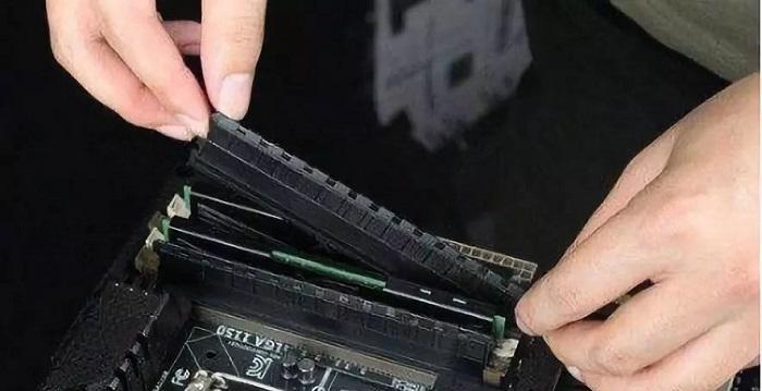 如何将10年前内存卡照片导入电脑？