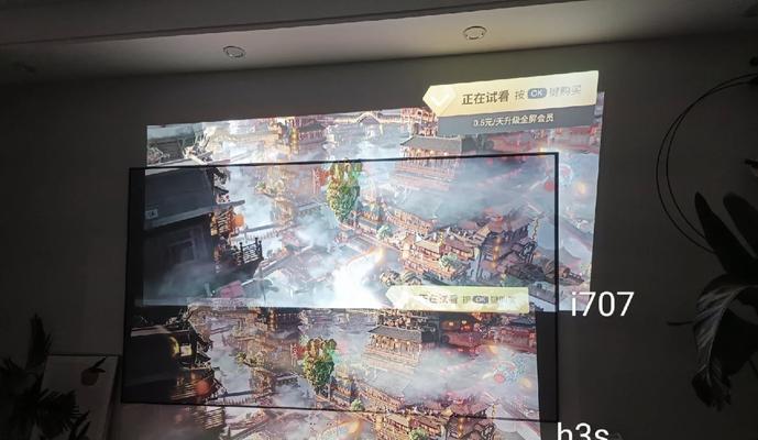 极米投影仪通常配备哪种类型的幕布？幕布的选择标准是什么？