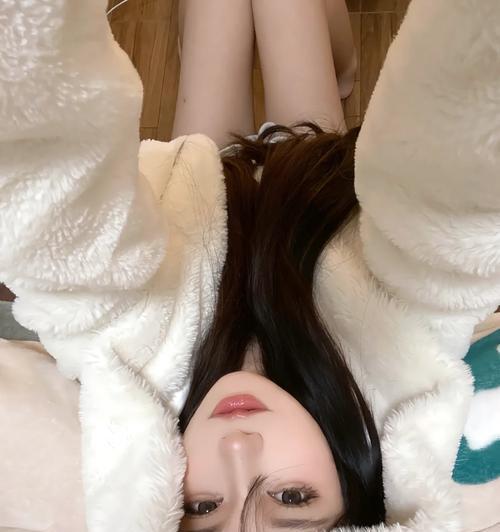 如何设置手机以便举起来躺着拍照？