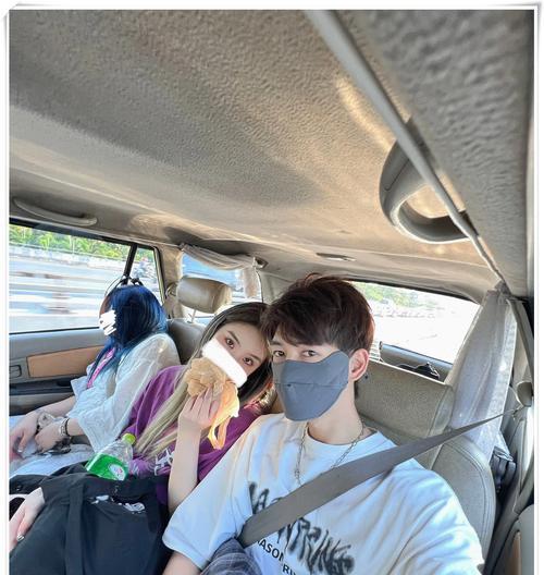 手机后置侧举头顶拍照如何操作？效果如何？