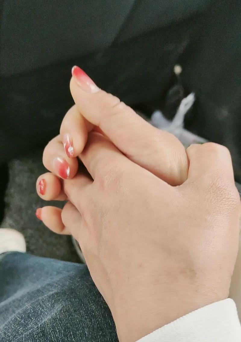 手机灯光手牵手拍照怎么设置？如何拍出好看的照片？