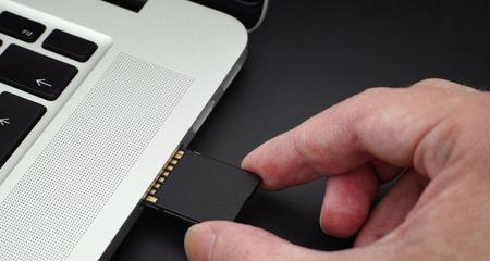 五寸电脑内存卡如何插入图片？操作步骤是什么？