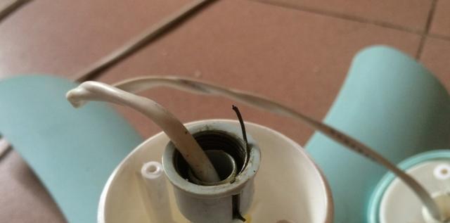 小电风扇掉扇后插电会发生什么？