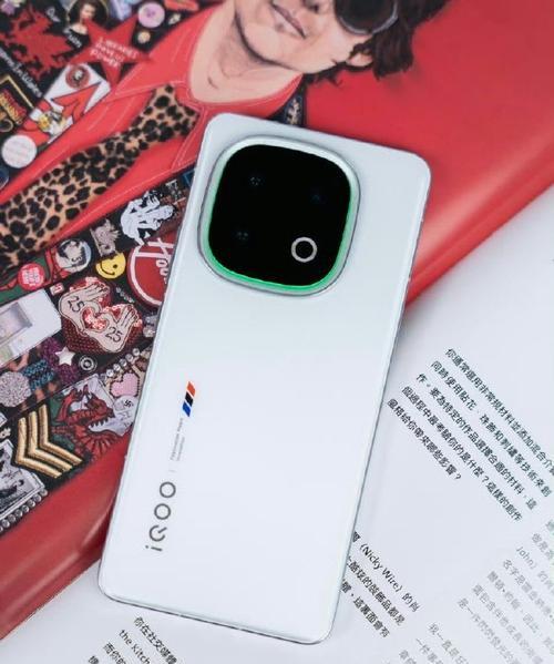 一连排摄像头手机型号是什么？