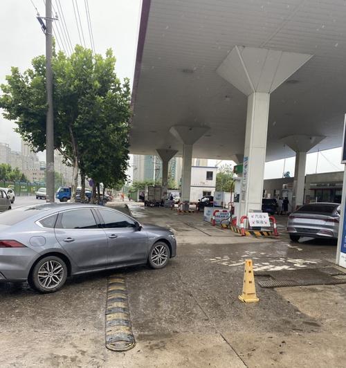 苹果手机如何连接秦plus？