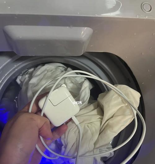 床单上使用充电器的正确方法是什么？视频教程在哪里能找到？