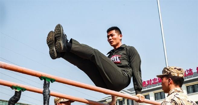 拍摄体育运动时应使用哪种相机镜头？特点是什么？
