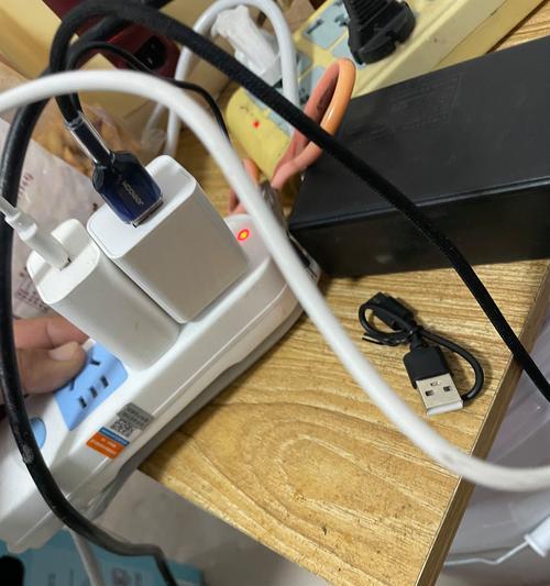 老人机通用充电器插头的名称是什么？如何选择合适的插头？