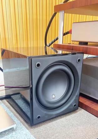捷力低音炮采用的材质是什么？