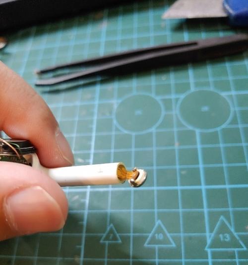 苹果1代蓝牙耳机怎么拆开？拆解过程中应注意什么？