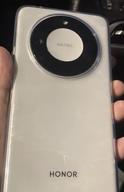 荣耀手机拍照局部模糊如何解决？是否需要更换摄像头？