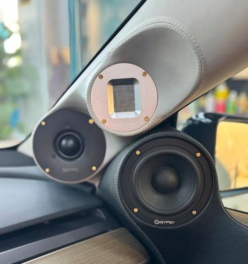 特斯拉音响的音频输入接口在哪里？如何正确连接？