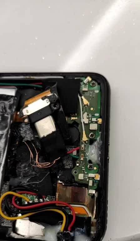 手机后摄像头盖怎么打开？打开过程中需要注意什么？